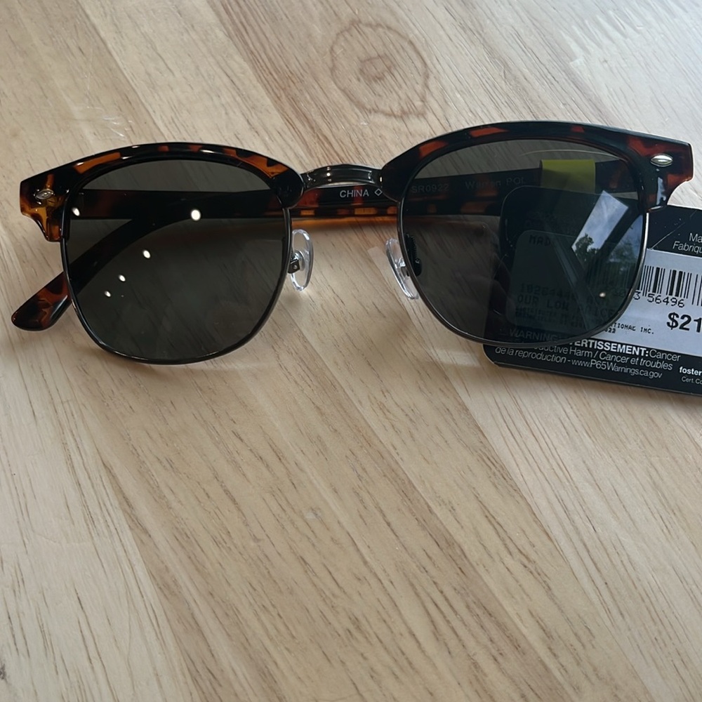 NWT Foster Grant Sunglasses - Picture 3 of 6